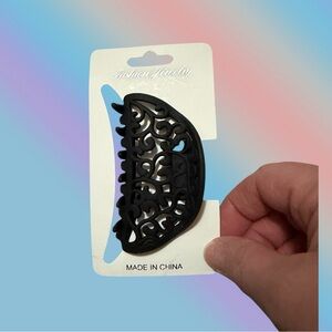 🦄 Matte Paisley Hair Clip!